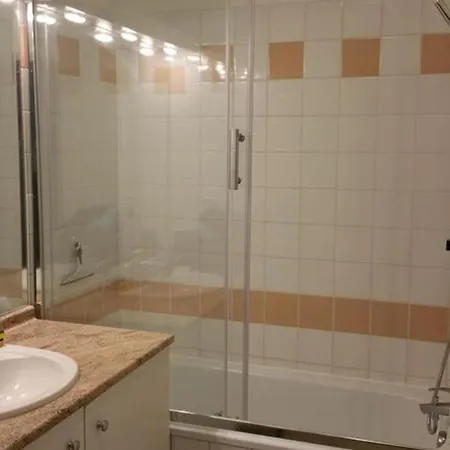 Villeneuve-les-avignon, 55 M² + Terrasse Apartmán *