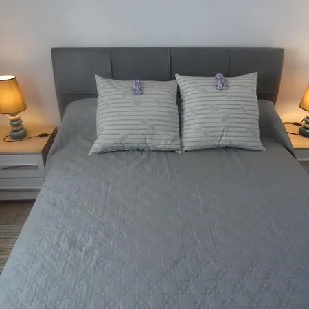 Villeneuve-les-avignon, 55 M² + Terrasse * Villeneuve-lès-Avignon