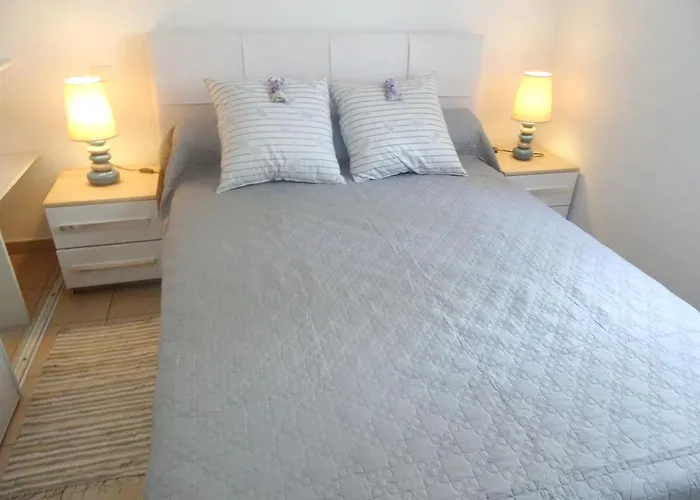 Villeneuve-les-avignon, 55 M² + Terrasse *